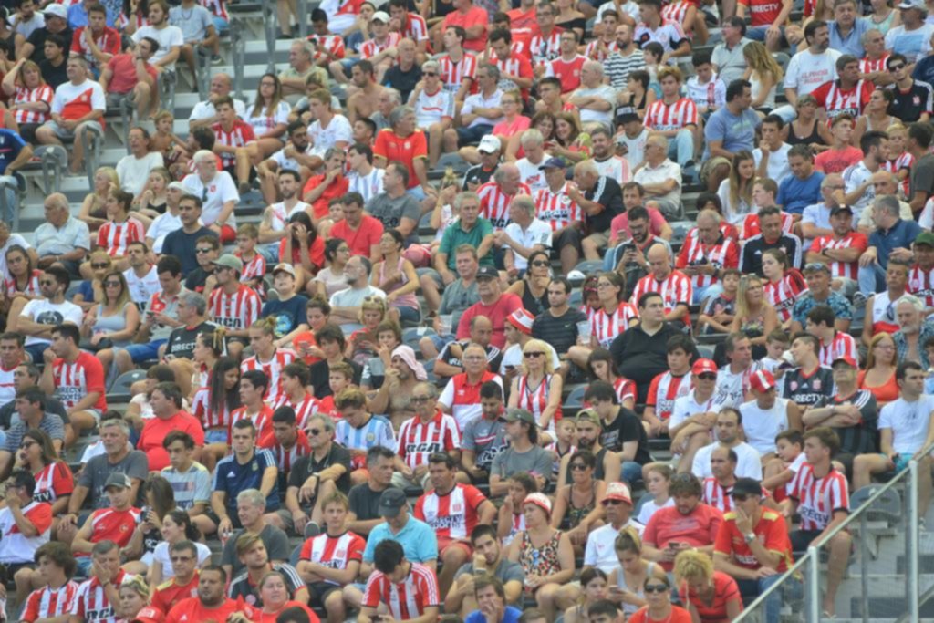 La gente acompañó masivamente en el retorno