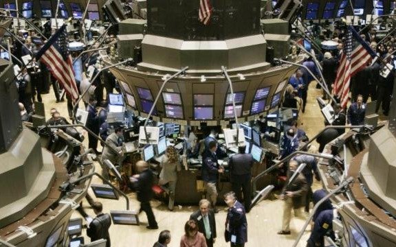 Pánico en Wall Street ante la estrepitosa caída del Dow Jones