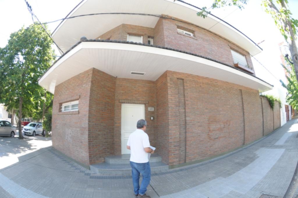 Una banda de ladrones escapó con dólares, joyas y celulares de una vivienda de barrio Norte