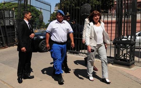 Para Bullrich, se "está cambiando la doctrina" de ver al policía como victimario