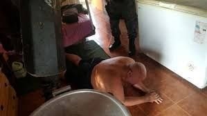 Detienen a anciano que tenía secuestrada a joven