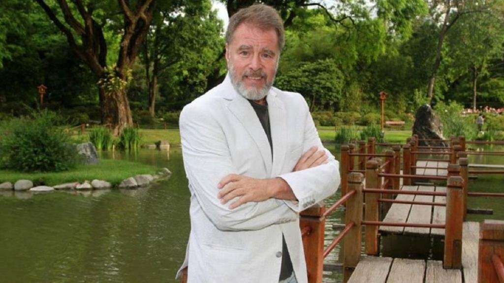 Carlos polémicos: los premios del teatro dieron por muerto a Mario Pasik