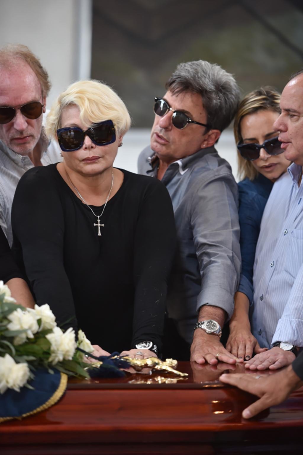 Carmen despidió a su mamá acompañada por Beto César