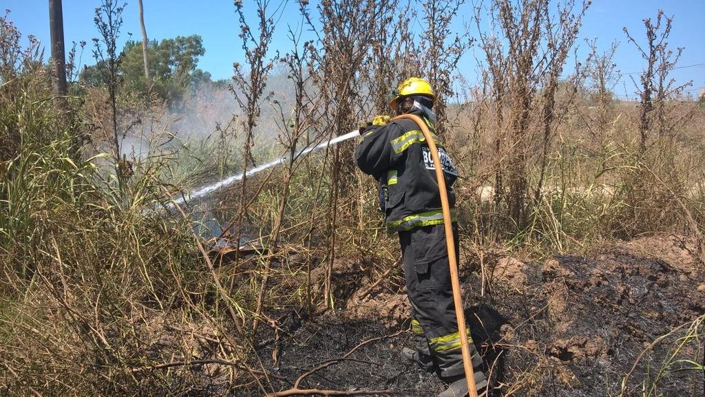 Sin respiro para los bomberos por los incendios forestales: en la Reserva, guardia permanente