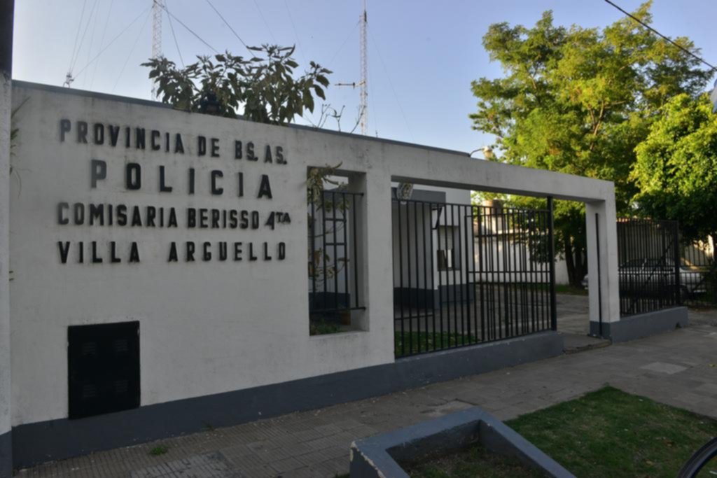 Un boquete en la comisaría de Villa Argüello