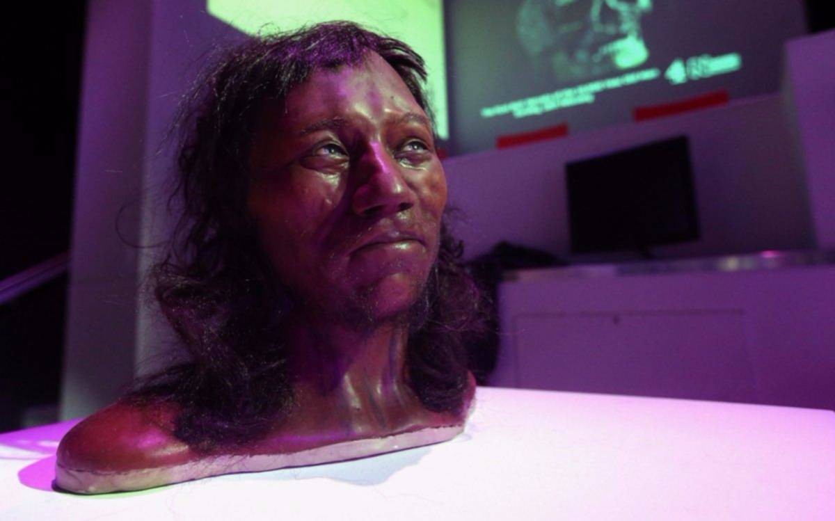Científicos determinan que el “primer británico” era de tez negra y ojos azules