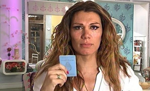 Escándalo Cuestionan premio a Flor de la V por ser mujer trans