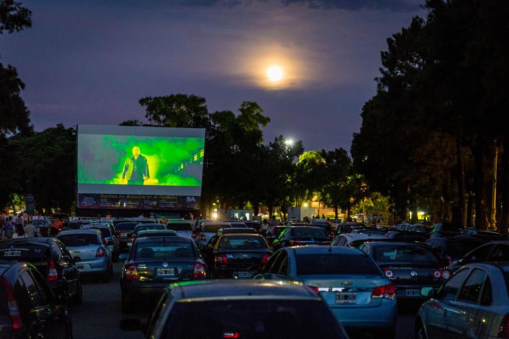 Noches de autocine: las películas más taquilleras del año, gratis en el Rosedal de Palermo