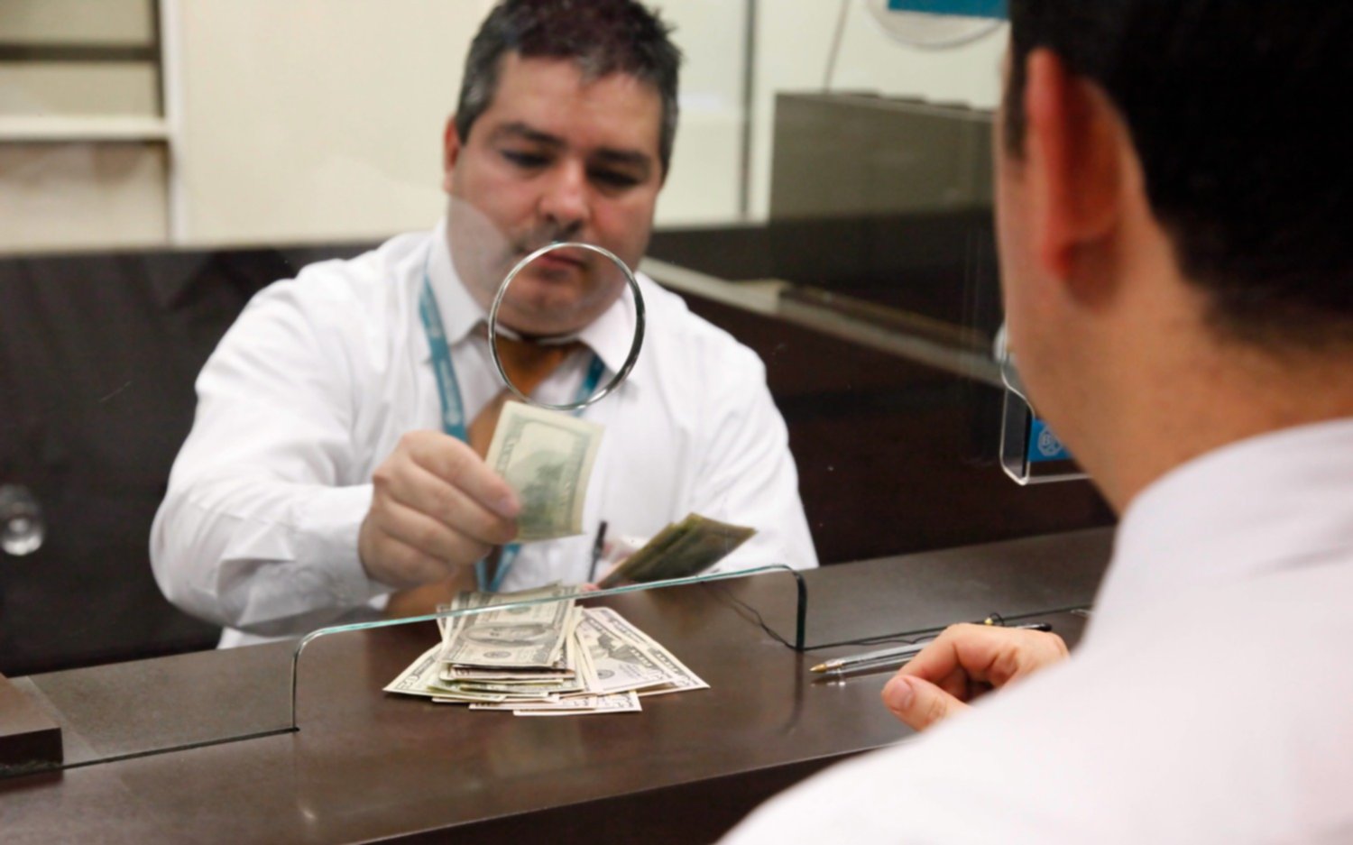 El dólar vuelve a subir y supera la barrera de los $20