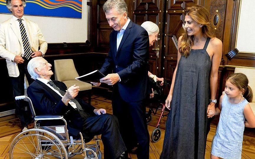 Mauricio Macri festejó su cumpleaños junto a un jubilado de 100 años