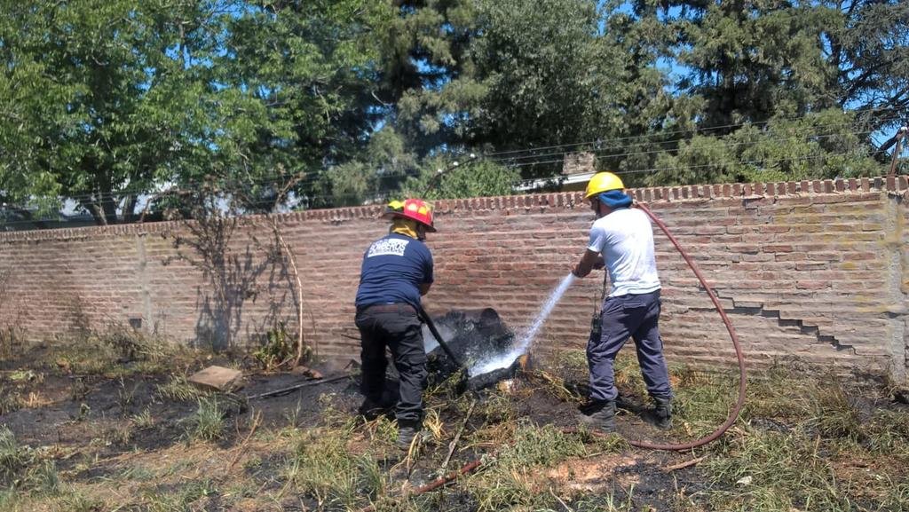 Los bomberos evitaron daños en una casa de Seguí