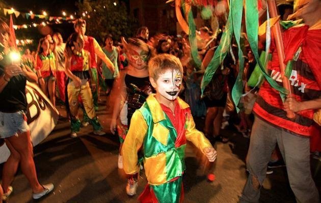 Se arma el baile en City Bell para toda la familia