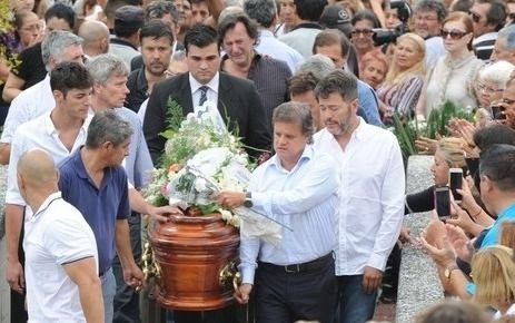 Familiares y amigos despidieron a Débora Pérez Volpin en el cementerio de la Chacarita