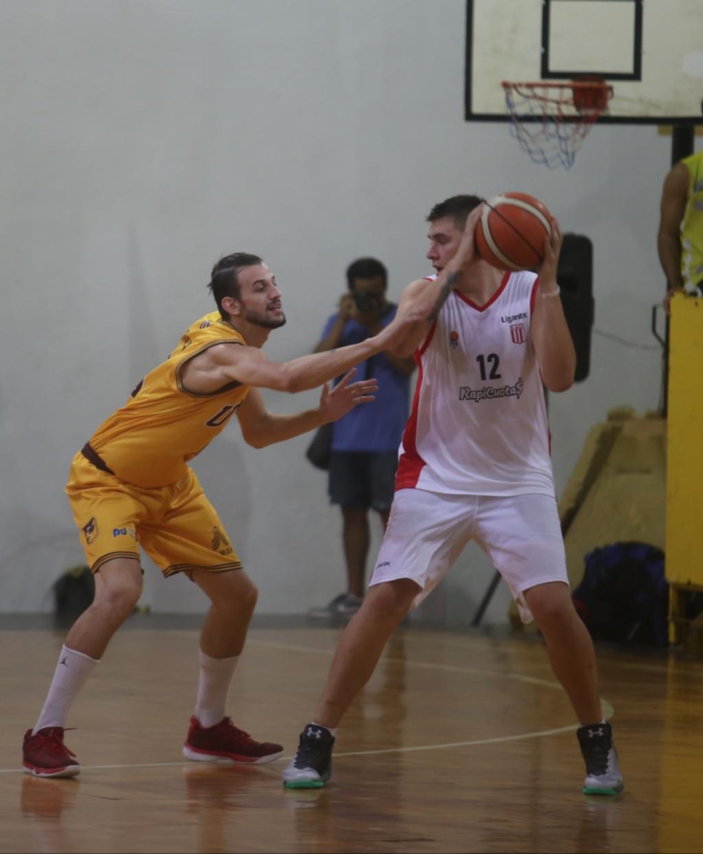 Unión fue más efectivo y se quedó con el clásico de básquet