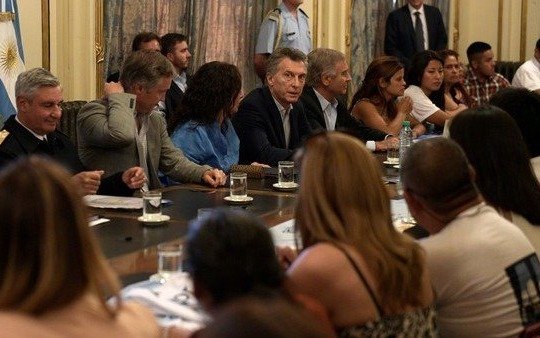 Familas de los tripulantes del ARA San Juan le dejaron un pedido de informe a Macri