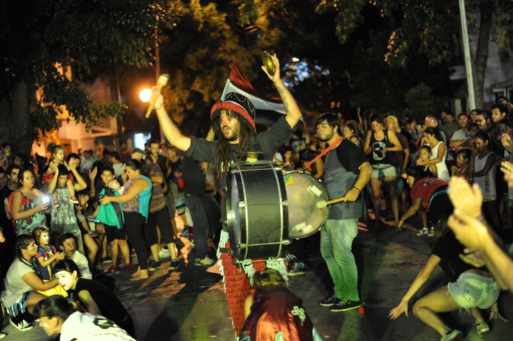 El espíritu festivo del Carnaval late con todo su brillo en los barrios de la Región