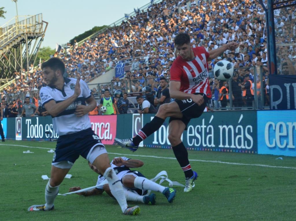 El Pincha no arriesgó en ataque y tampoco estuvo preciso con la pelota parada