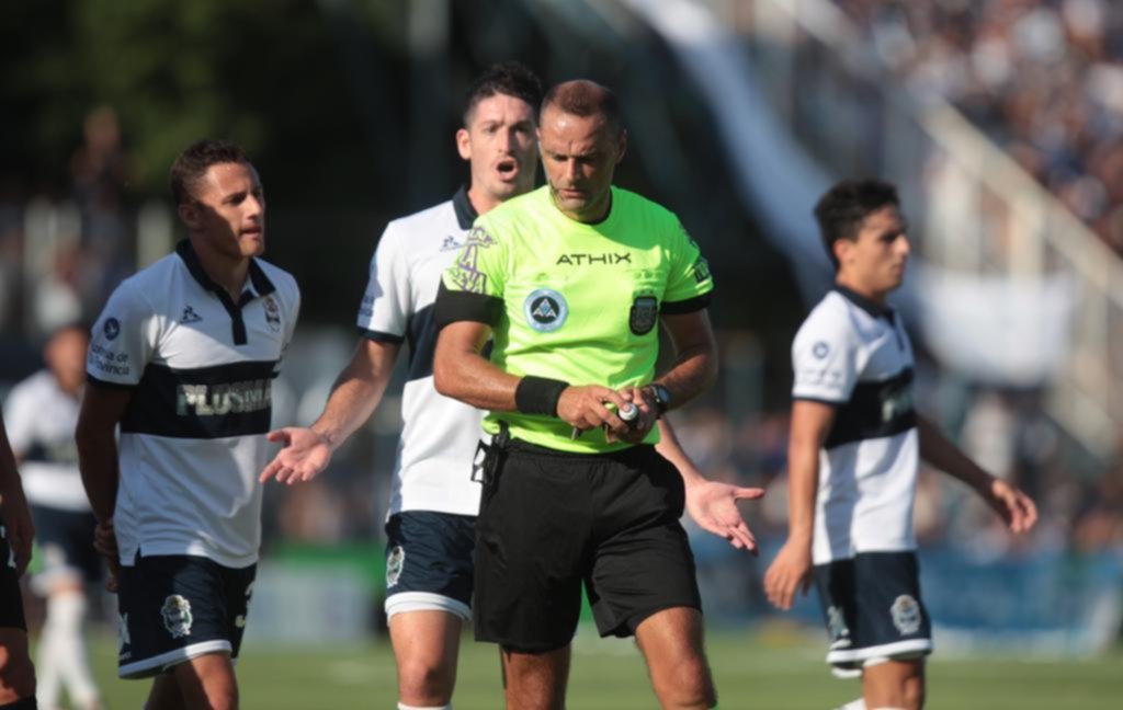 Diego Abal jugó como para sacarse el partido de encima