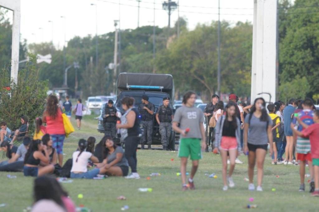 Fiesta en los barrios y en Meridiano V el carnaval se vivió con custodia policial