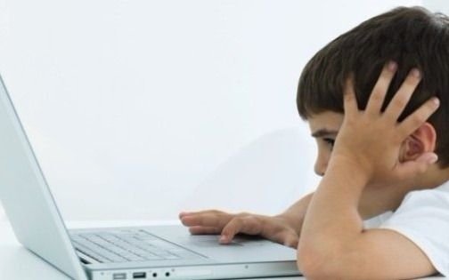 Casi la mitad de los chicos bonaerenses no tienen Internet ni computadora en su casa