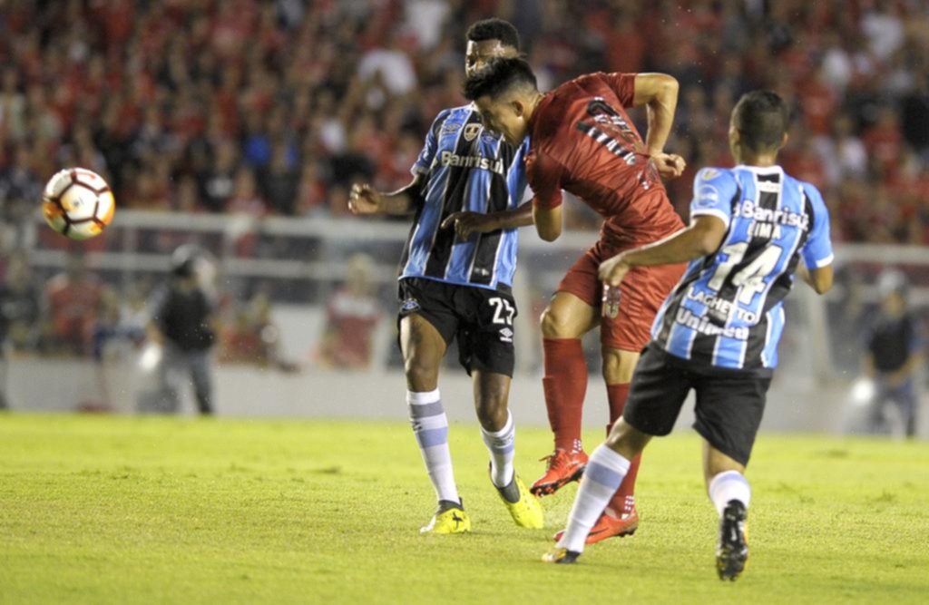 El Rojo hizo un gran esfuerzo, pero sólo empató y se la irá a jugar a Porto Alegre