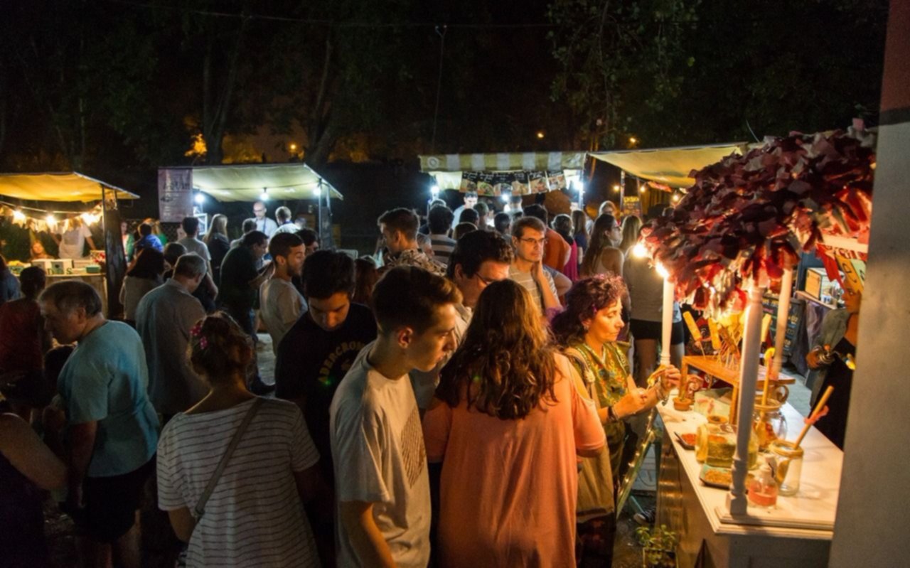 Feria Alimenta en el río