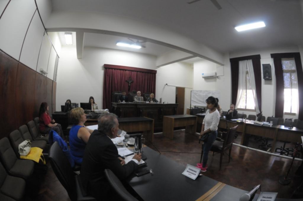Testigos complican la situación de los dos acusados de balear a una embarazada