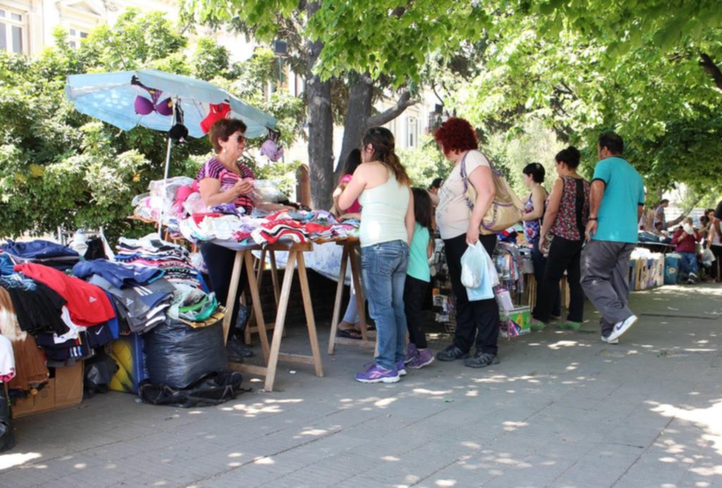 Por los controles y los factores estacionales, en enero la venta callejera ilegal cayó 47 %