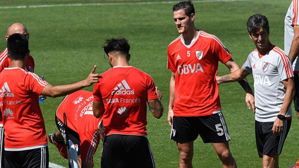 Gallardo patea el tablero y prepara cuatro cambios para el choque contra Godoy Cruz