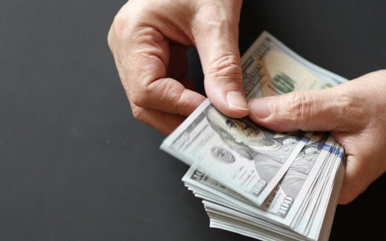El dólar subió y volvió a instalarse por encima de los 20 pesos