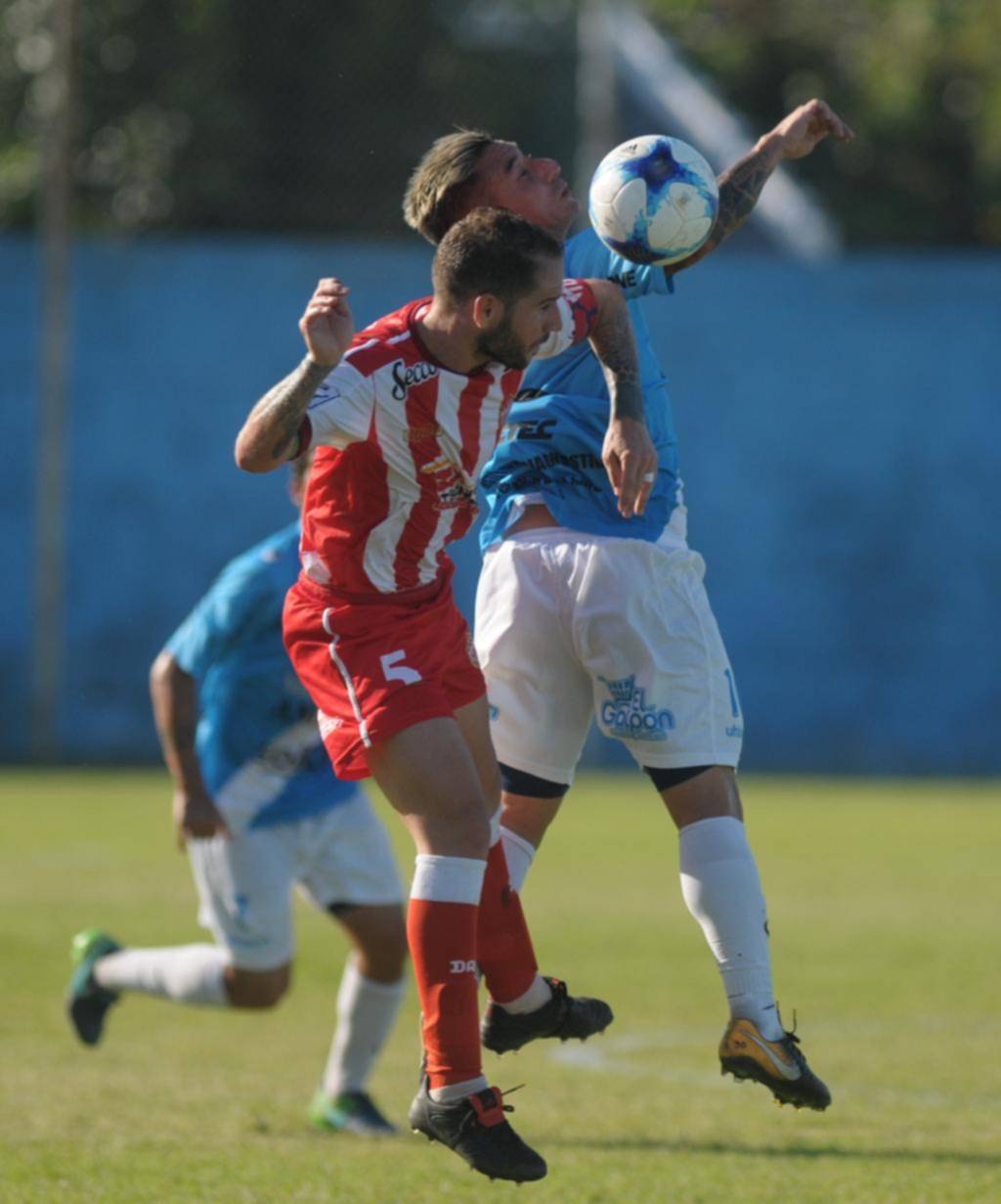 San Carlos no le encontró la vuelta y volvió a dejar puntos vitales en el camino