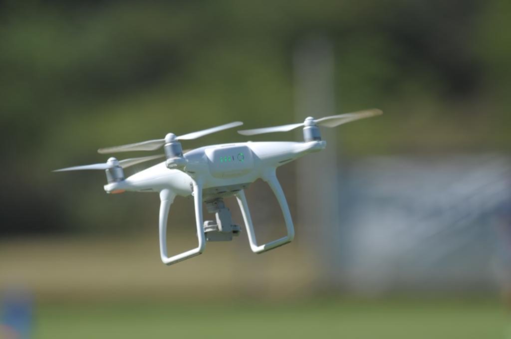 El dron que graba todos los días cada trabajo que realiza el plantel en Estancia Chica