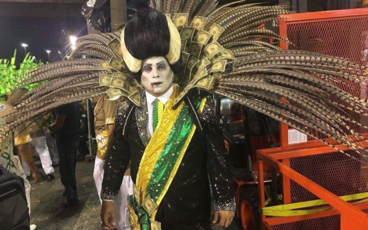  El "vampiro Temer" del Carnaval de Río tuvo que desfilar sin banda presidencial 