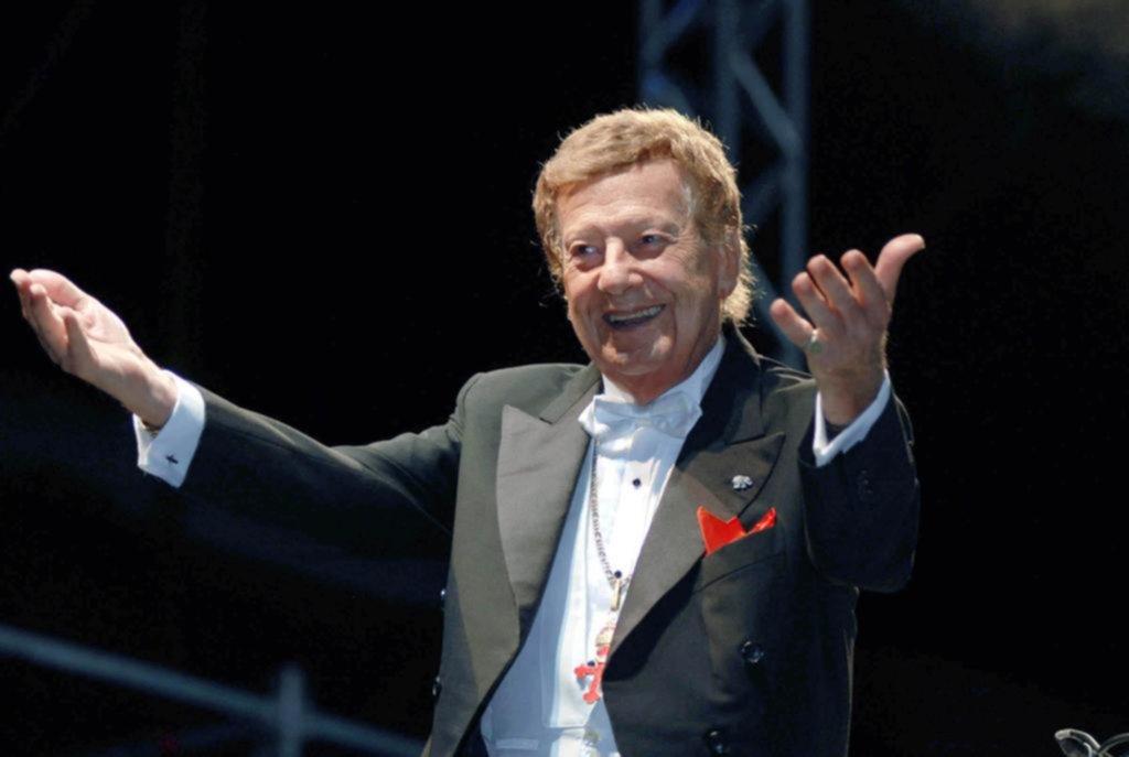 Mariano Mores: cien años del pianista estridente que “tomó” el Teatro Colón con el tango