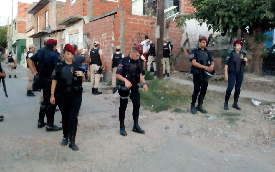 Megaoperativo de seguridad en Villa Itati