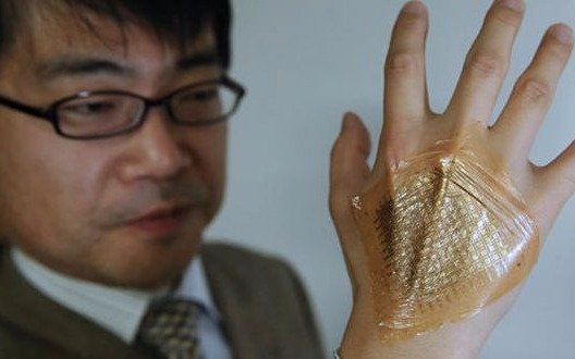 Científicos japoneses crean una pantalla LED ultrafina que se adhiere a la piel