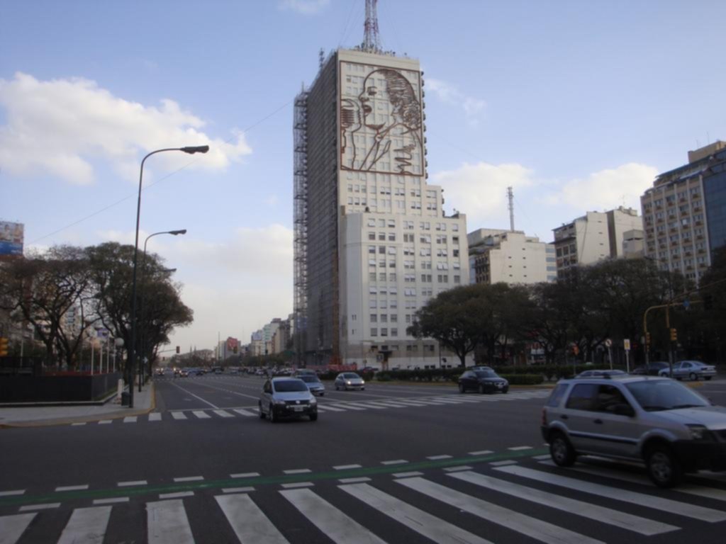 Un mosaico político y gremial confluirá hoy en el centro porteño