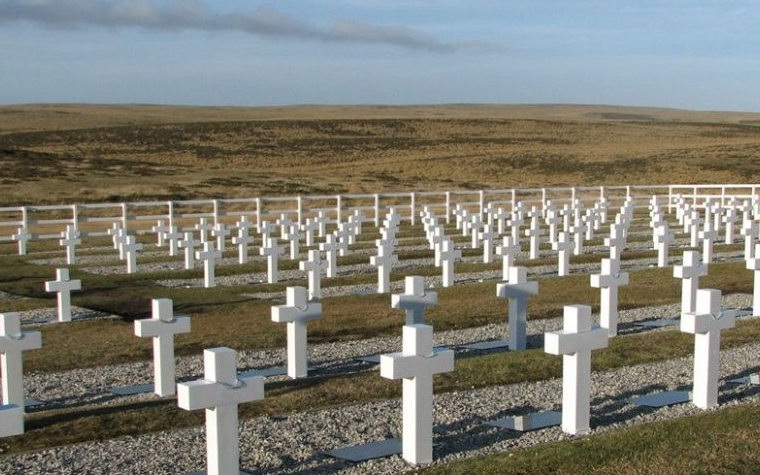 Familiares de soldados caídos en Malvinas viajarán el 26 de marzo a las Islas