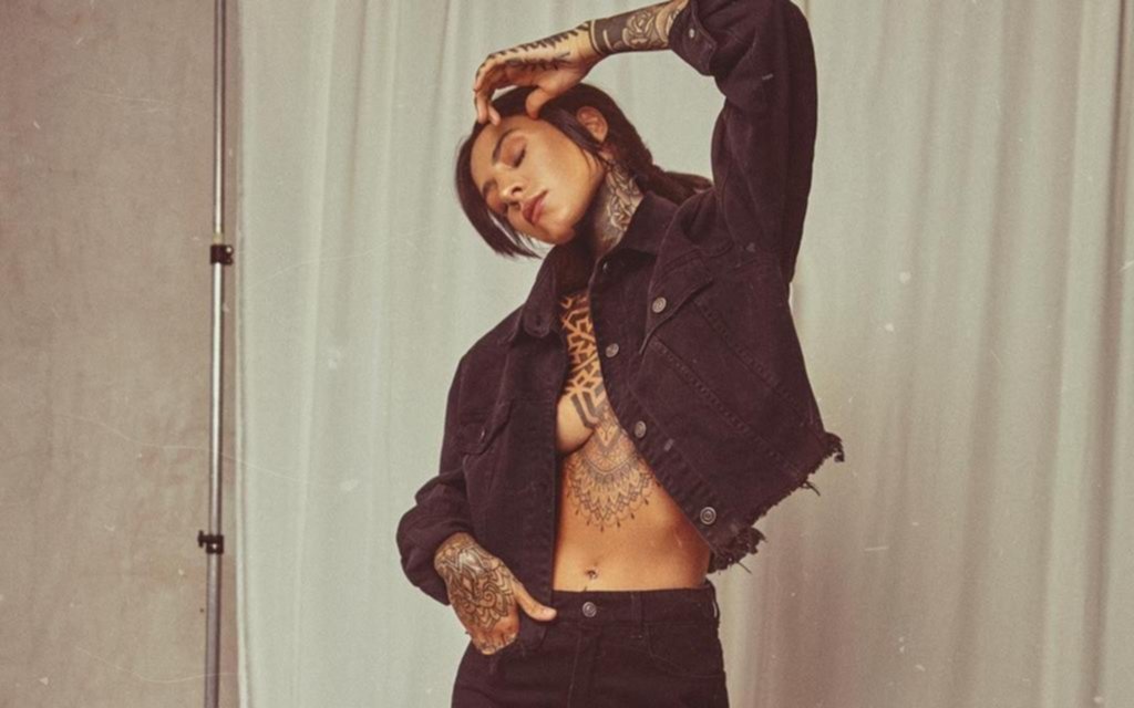 El topless de Cande que prendió fuego las redes