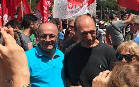 Zaffaroni, Bonafini, Máximo, un economista ultraliberal y el PJ, unidos en la marcha