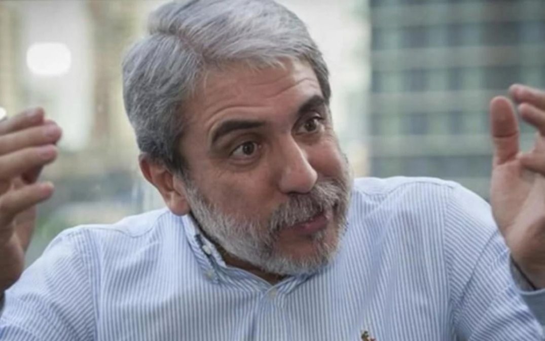 Imputan a Aníbal Fernández por la venta de dos vehículos