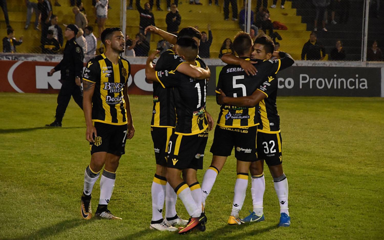 Olimpo cortó la racha contra un alicaído Arsenal