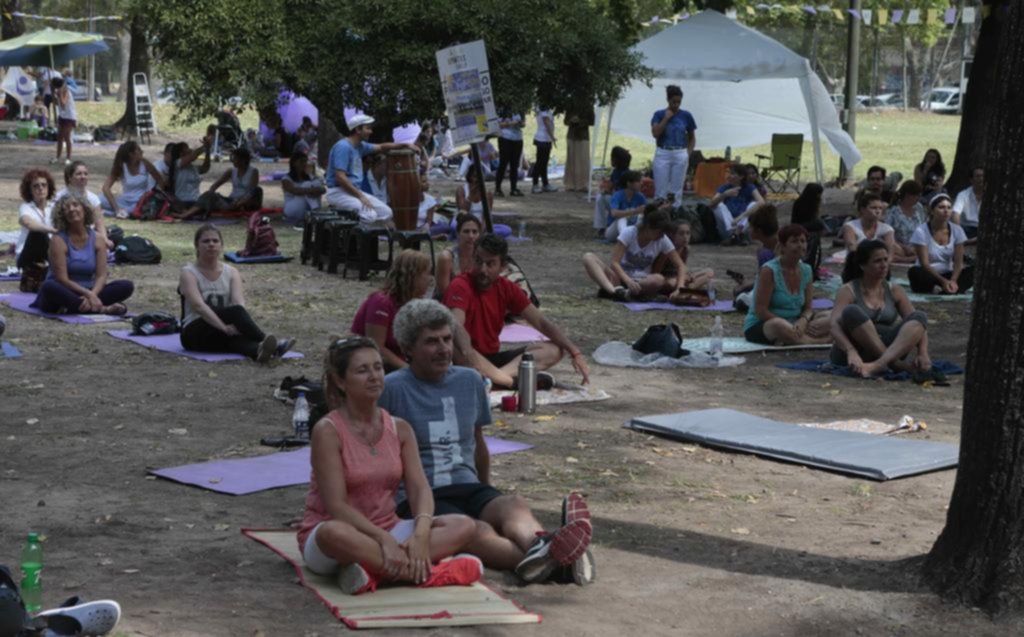 En el Bosque se vivió una tarde especial de yoga para manejar el estrés y ganar en vitalidad