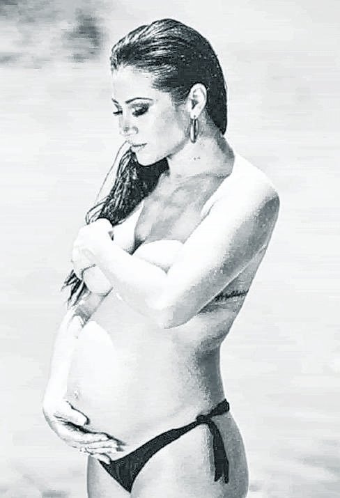 La pancita de Adabel, en una foto muy hot