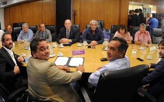 El Gobierno ratificó un acuerdo con gremios docentes sobre calidad y financiamiento educativo