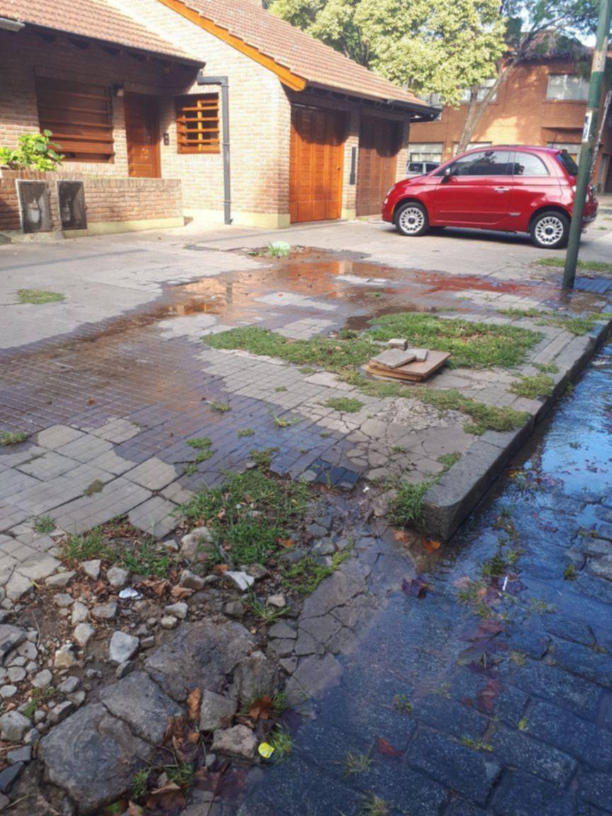 Reclamo por una pérdida de agua en barrio Norte