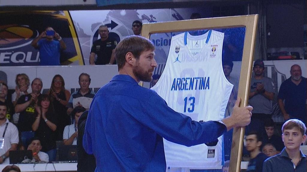 En medio de la emoción por el homenaje al Chapu Nocioni, Argentina volvió a la victoria