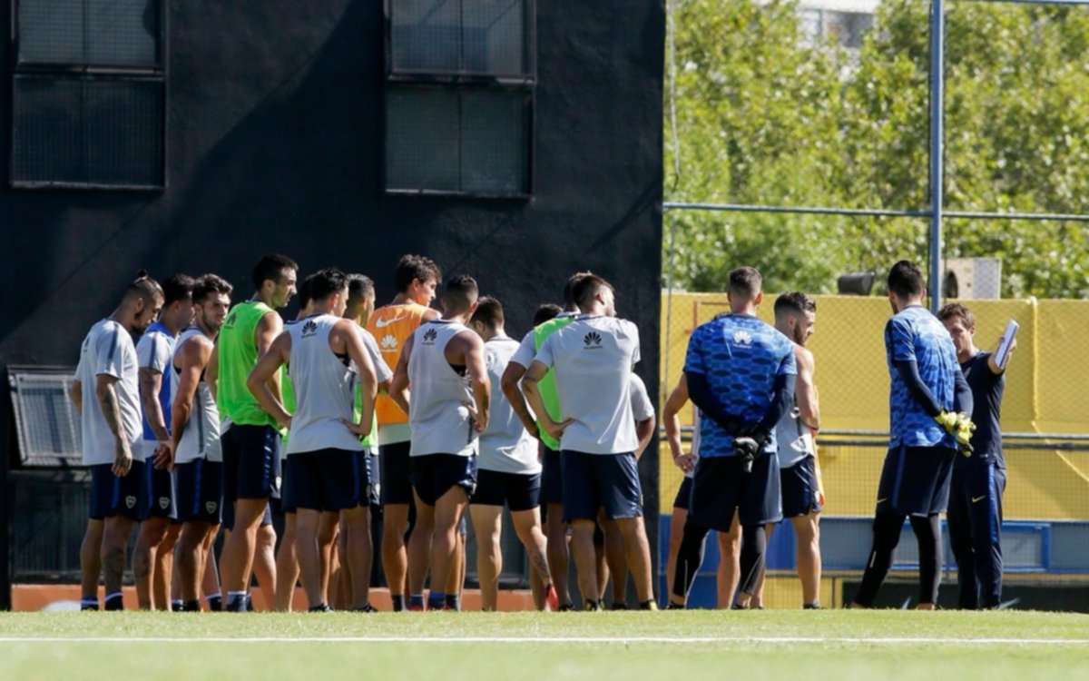 Tevez no pudo entrenarse y es duda para jugar en Perú