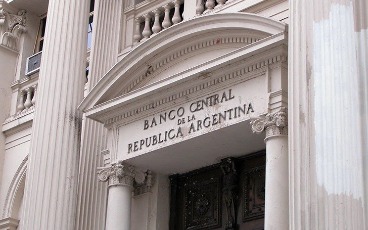 El BCRA mantuvo la tasa de política monetaria en 27,25%