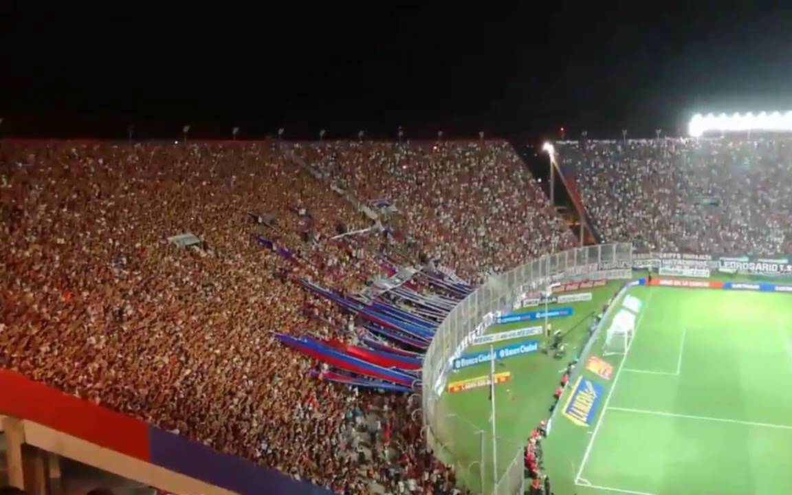 En el Gobierno consideran "no atinado" suspender los partidos de fútbol por insultos a Macri 